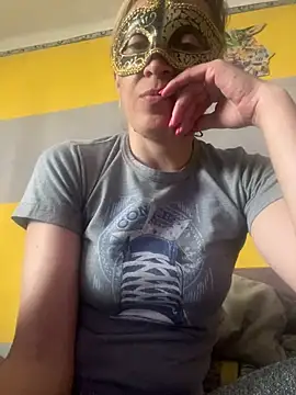 SexyMamiVee online show from 04.16.26