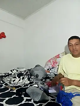 Snapshot of pareja_latina1483 chatting on 01.09.26 pareja latina1483 online show from 01.09.26