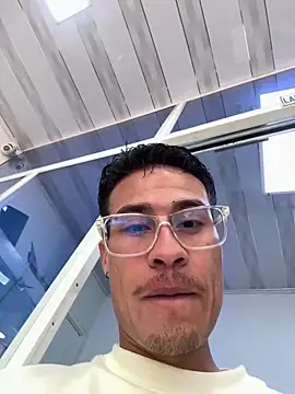 Latin Paisa Boy online show from 04.17.26