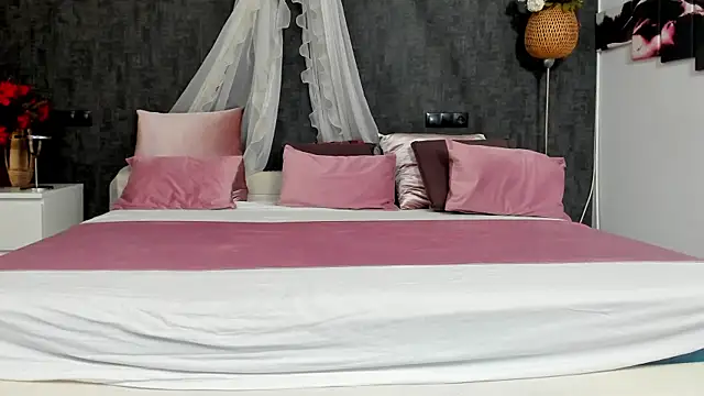 NayaNoirX online show from 01.10.26