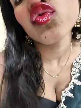 Yours-Zeenat online show from 04.14.26