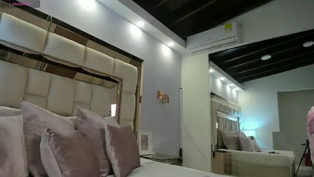 cloemorween online show from 01.08.26