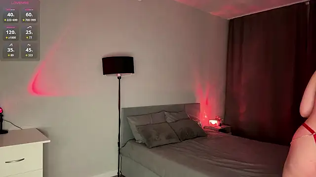 Snapshot of EleneKatzebeg chatting on 02.14.26 EleneKatzebeg online show from 02.14.26