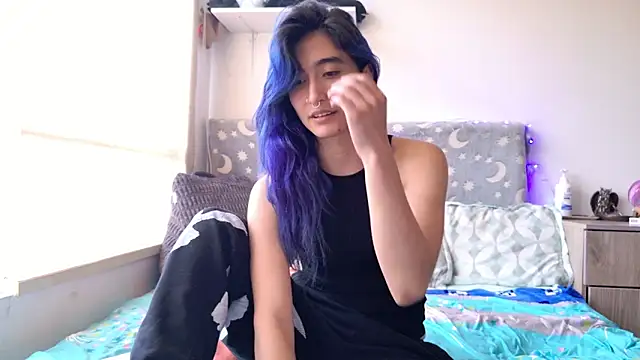 Snapshot of LunaisBack chatting on 02.20.26 LunaisBack online show from 02.20.26