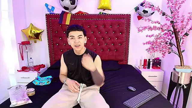 Snapshot of Jaden_and_sofia chatting on 07.18.26 Jaden and sofia online show from 07.18.26