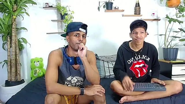 Snapshot of Interracial_Snow_Bunny chatting on 02.10.26 Interracial Snow Bunny online show from 02.10.26