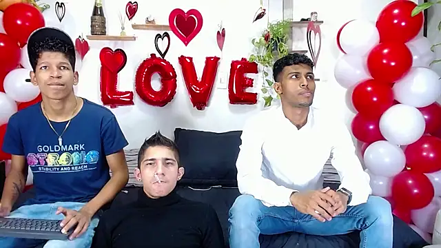 Snapshot of Interracial_Snow_Bunny chatting on 02.14.26 Interracial Snow Bunny online show from 02.14.26