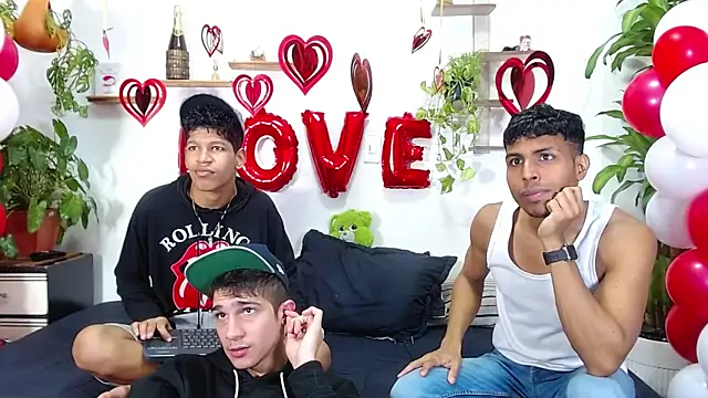 Snapshot of Interracial_Snow_Bunny chatting on 02.15.26 Interracial Snow Bunny online show from 02.15.26