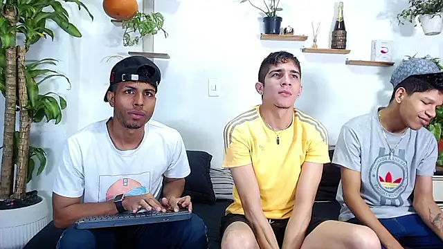 Snapshot of Interracial_Snow_Bunny chatting on 02.17.26 Interracial Snow Bunny online show from 02.17.26