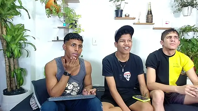 Snapshot of Interracial_Snow_Bunny chatting on 02.20.26 Interracial Snow Bunny online show from 02.20.26