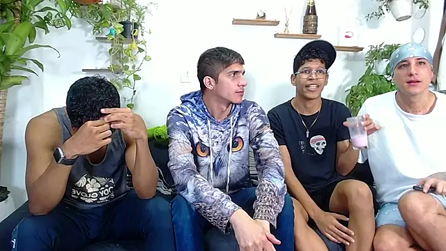 Snapshot of Interracial_Snow_Bunny chatting on 02.22.26 Interracial Snow Bunny online show from 02.22.26