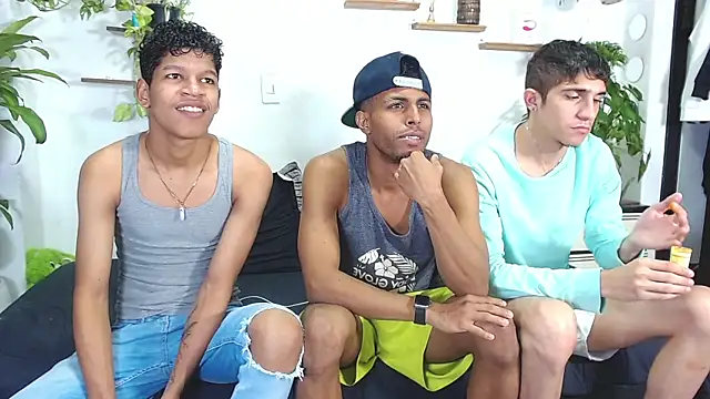 Snapshot of Interracial_Snow_Bunny chatting on 02.23.26 Interracial Snow Bunny online show from 02.23.26