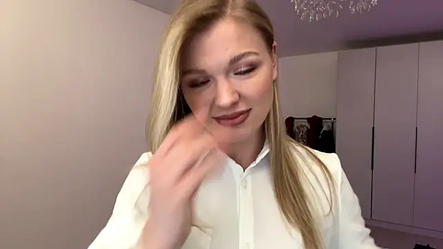 Snapshot of Missfit_ chatting on 01.08.26 Missfit online show from 01.08.26