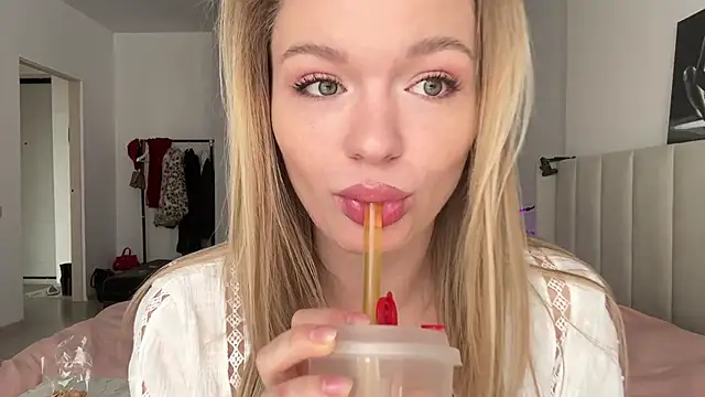 Snapshot of Missfit_ chatting on 01.11.26 Missfit online show from 01.11.26