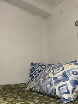 Snapshot of moronoiroficial chatting on 04.16.26 moronoiroficial online show from 04.16.26