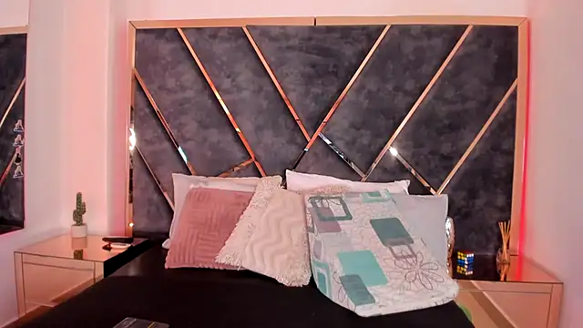 Chloe Connor online show from 02.06.26