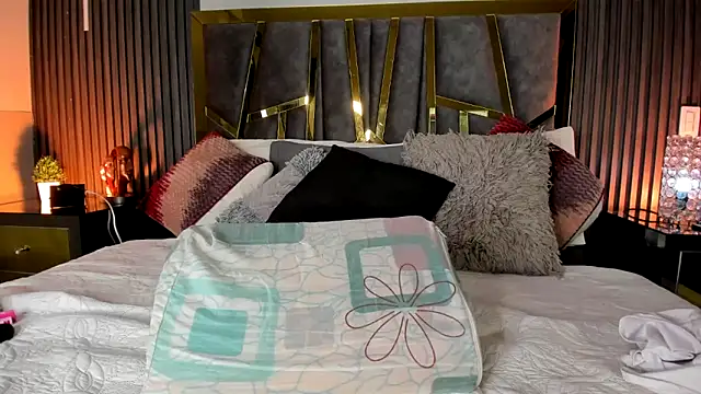 Chloe Connor online show from 04.05.26