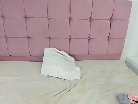 MiaKleinX online show from 02.13.26