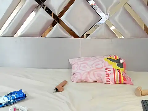 MiaKleinX online show from 03.23.26