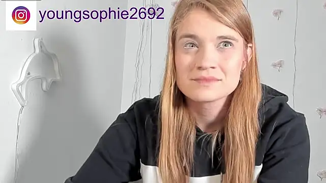 Snapshot of YoungSophie chatting on 05.19.26 YoungSophie online show from 05.19.26