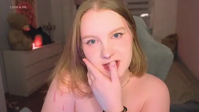 Snapshot of Ol1via chatting on 01.11.26 Ol1via online show from 01.11.26