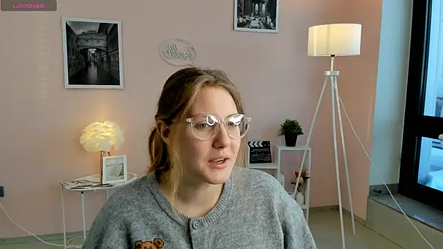 MaragretHathway online show from 01.11.26