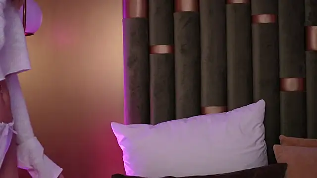 AmeliaAngel online show from 11.13.25