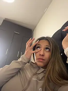 Snapshot of vicky_bass_ chatting on 02.13.26 vicky bass online show from 02.13.26