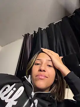 Snapshot of vicky_bass_ chatting on 06.16.26 vicky bass online show from 06.16.26
