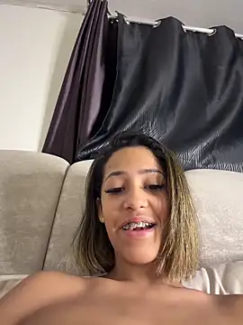 Snapshot of vicky_bass_ chatting on 06.29.26 vicky bass online show from 06.29.26