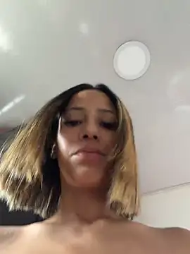 Snapshot of vicky_bass_ chatting on 07.17.26 vicky bass online show from 07.17.26