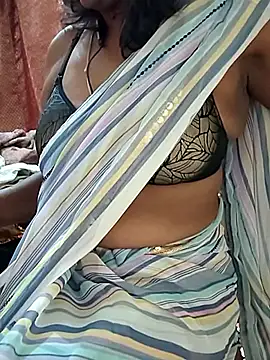 Snapshot of Meena_Meenakshi chatting on 03.04.26 Meena Meenakshi online show from 03.04.26