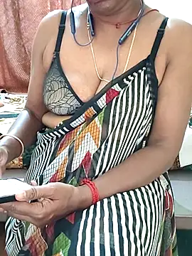 Snapshot of Meena_Meenakshi chatting on 03.07.26 Meena Meenakshi online show from 03.07.26