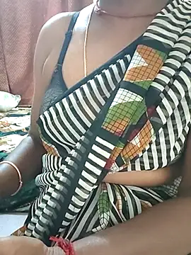 Snapshot of Meena_Meenakshi chatting on 03.09.26 Meena Meenakshi online show from 03.09.26