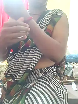 Snapshot of Meena_Meenakshi chatting on 04.11.26 Meena Meenakshi online show from 04.11.26