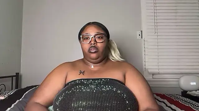 Snapshot of Chocolatebunnyxx96 chatting on 04.02.26 Chocolatebunnyxx96 online show from 04.02.26