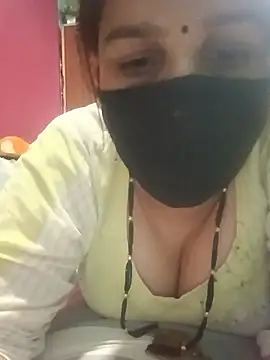 Snapshot of 01Roshani chatting on 06.23.26 01Roshani online show from 06.23.26