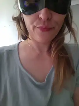 Snapshot of millfka chatting on 06.15.26 millfka online show from 06.15.26
