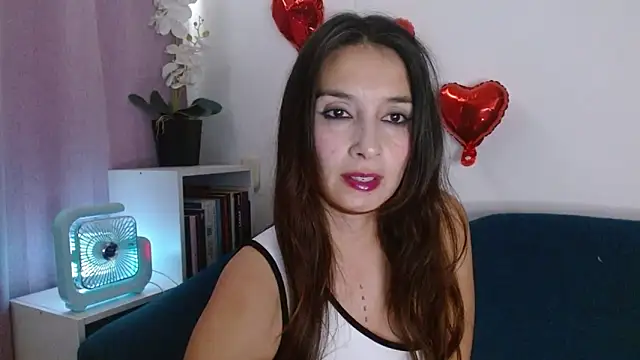 Almaglow  online show from 02.26.26