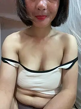 Snapshot of Some-03 chatting on 04.15.26 Some-03 online show from 04.15.26