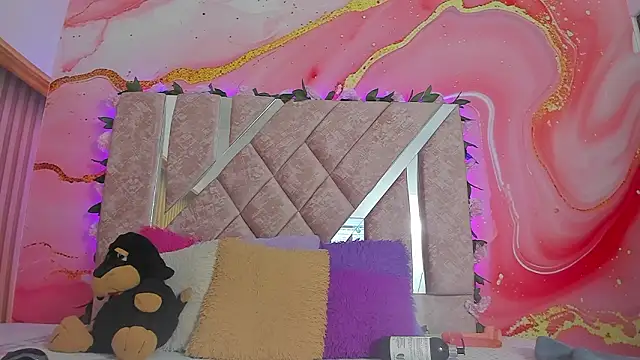 Snapshot of emily_velvet__ chatting on 02.16.26 emily velvet online show from 02.16.26