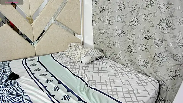 Snapshot of bamby_kittyy chatting on 02.13.26 bamby kittyy online show from 02.13.26