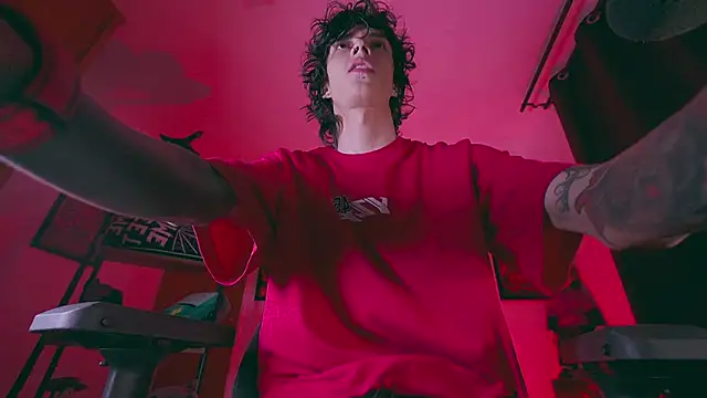 Snapshot of Olliver___y chatting on 02.08.26 Olliver y online show from 02.08.26