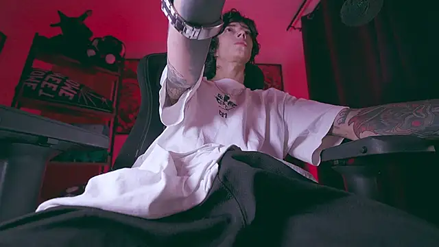 Snapshot of Olliver___y chatting on 02.27.26 Olliver y online show from 02.27.26