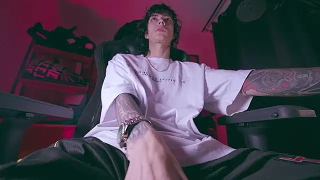 Snapshot of Olliver___y chatting on 03.03.26 Olliver y online show from 03.03.26