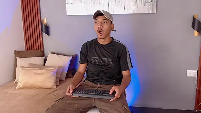 Julian Dark  online show from 03.03.26