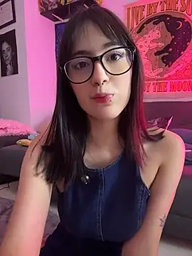 Snapshot of HinaSweet chatting on 05.18.26 HinaSweet online show from 05.18.26