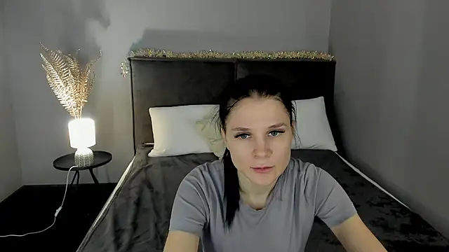 Snapshot of SkinyJoys chatting on 02.03.26 SkinyJoys online show from 02.03.26