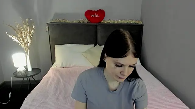 Snapshot of SkinyJoys chatting on 02.27.26 SkinyJoys online show from 02.27.26