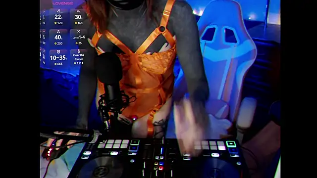 Gloomy Suemi online show from 04.04.26